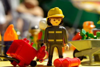 Playmobil-Figur eines Feuerwehrmanns mit Zubehör